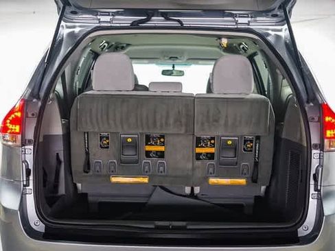 Used 2012 Toyota Sienna LE w/ Towing Pkg image 29