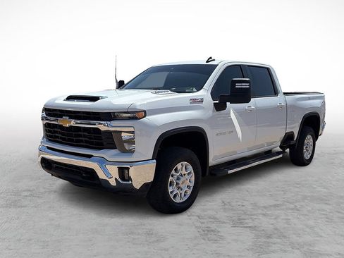 Used 2024 Chevrolet Silverado 2500 LT AWD/4WD image 5