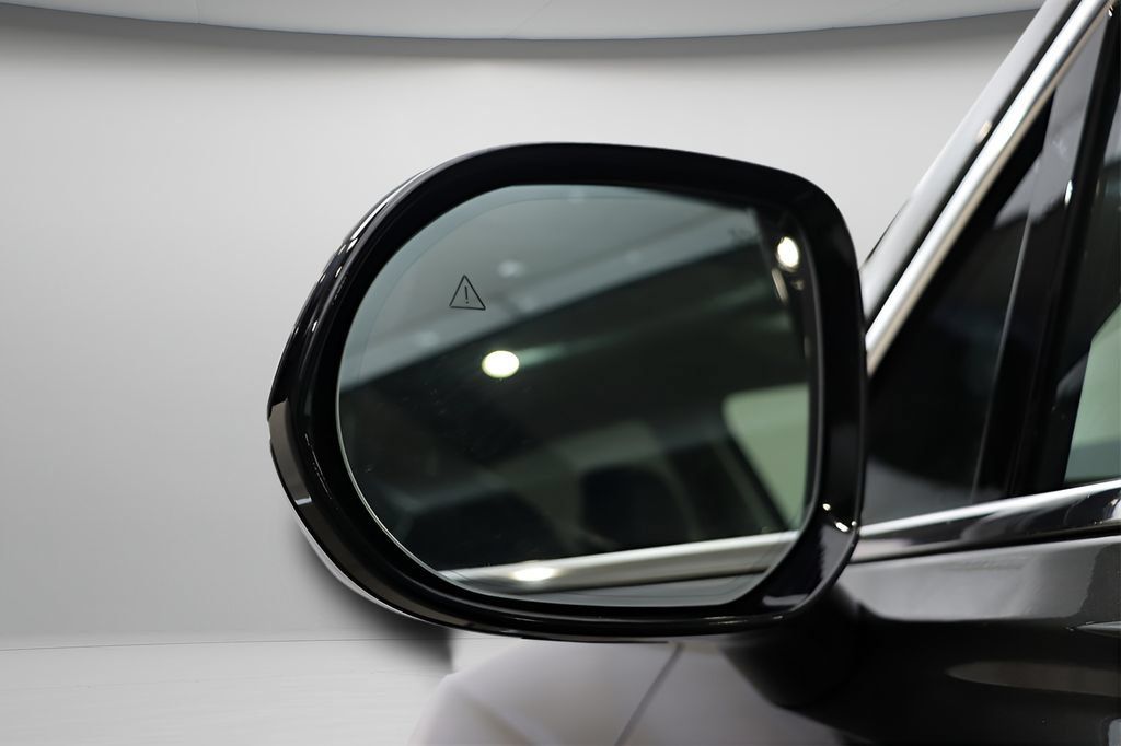 Certified 2025 Genesis GV80 2.5T Select AWD/4WD image 4