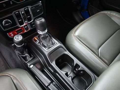 Used 2024 Jeep Gladiator Mojave AWD/4WD image 33