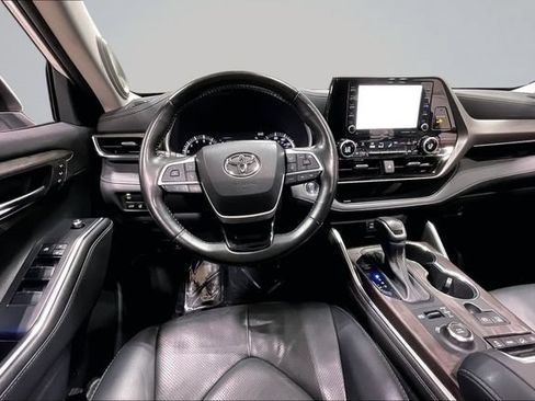 Used 2022 Toyota Highlander Limited AWD/4WD image 7