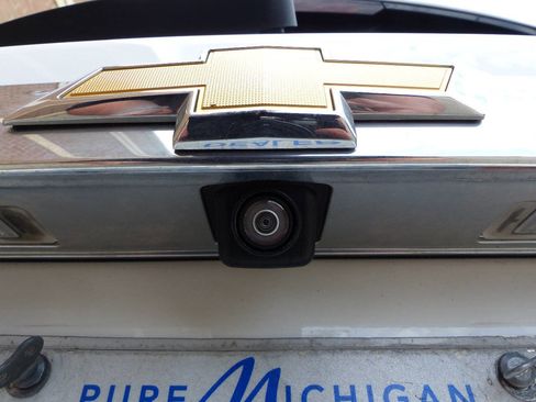 Used 2020 Chevrolet Traverse LT AWD/4WD image 16