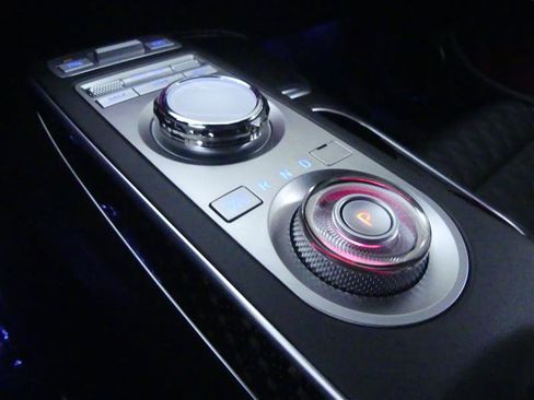 Used 2023 Genesis GV70 3.5T Sport w/ Sport Prestige Package image 17