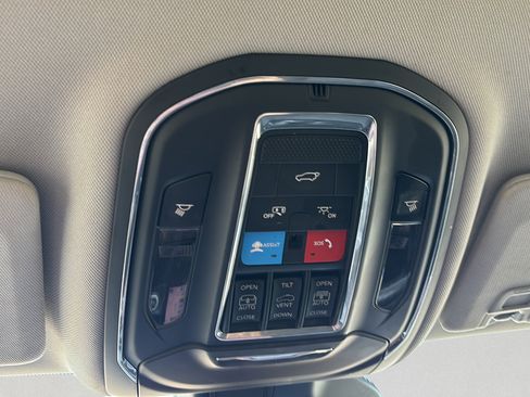 Used 2023 Jeep Grand Cherokee L Limited w/ Black Appearance Package AWD/4WD image 29