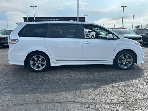 Used 2017 Toyota Sienna SE Premium w/ Protection Package image 8