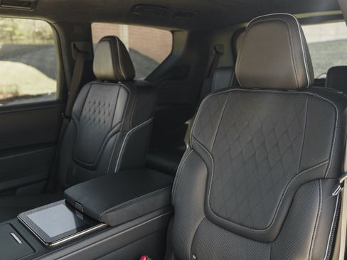 Used 2025 INFINITI QX80 Autograph w/ Autograph Exterior Package AWD/4WD image 24