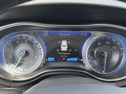 Used 2016 Chrysler 300 Limited w/ Driver Convenience Group RWD image 18