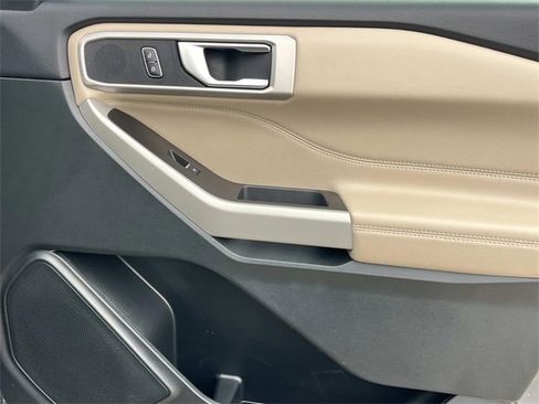 Used 2023 Ford Explorer XLT image 24