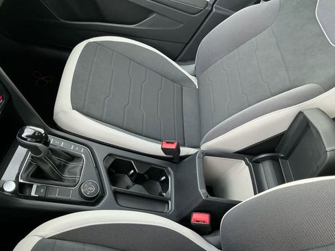 New 2025 Volkswagen Taos SE image 17