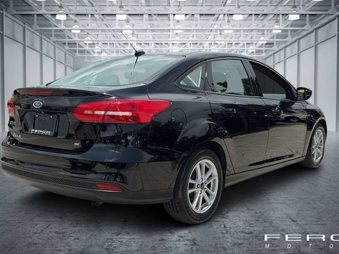Used 2017 Ford Focus SE FWD image 5