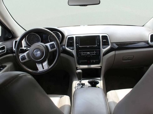 Used 2012 Jeep Grand Cherokee Laredo AWD/4WD image 8