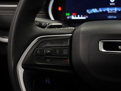 Certified 2025 Jeep Grand Cherokee Altitude image 37