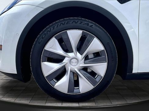 Used 2022 Tesla Model Y Long Range AWD/4WD image 9