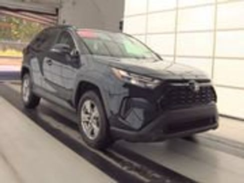Used 2023 Toyota RAV4 XLE w/ Convenience Package FWD image 4