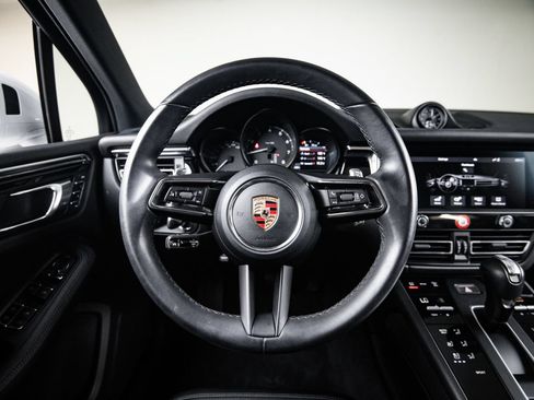 Certified 2023 Porsche Macan AWD/4WD image 26