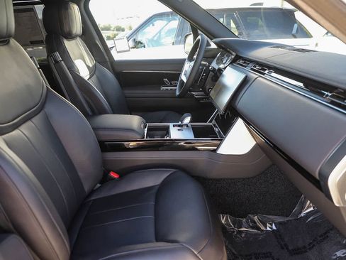 New 2026 Land Rover Range Rover Long Wheelbase SE image 16