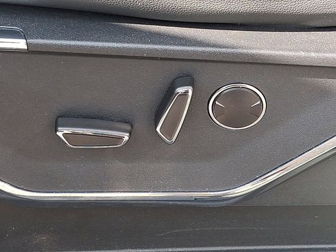 Used 2022 Ford F150 Lariat w/ Equipment Group 502A High image 26