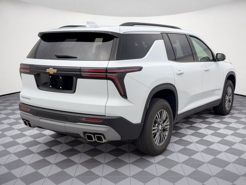 Used 2025 Chevrolet Traverse LT FWD image 9