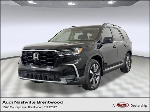 Used 2025 Honda Pilot Touring image 1
