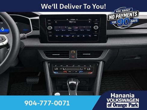 Used 2025 Volkswagen Taos SE FWD image 19