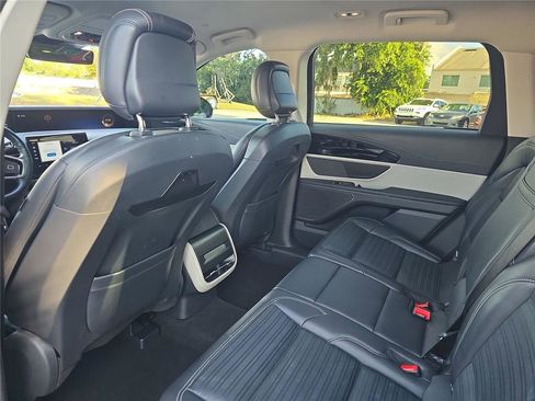 Used 2024 Lincoln Nautilus Reserve AWD/4WD image 12