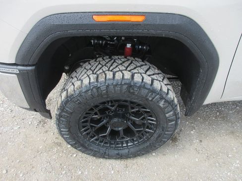 New 2026 GMC Sierra 2500 SLE w/ SLE Value Package; AWD/4WD image 13