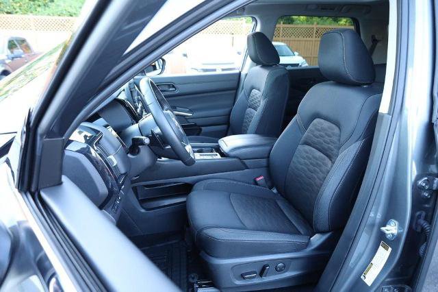 Certified 2025 Nissan Pathfinder SV w/ SV Premium Package FWD image 10