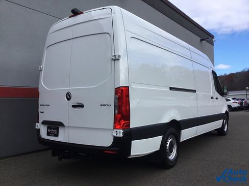 Used 2022 Mercedes-Benz Sprinter 2500 image 10