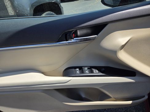 Certified 2018 Toyota Camry LE image 8