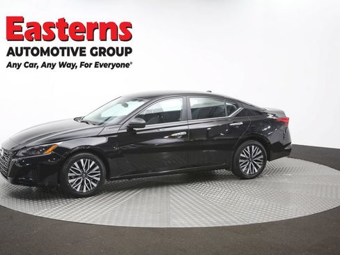 Used 2025 Nissan Altima 2.5 SV FWD image 58