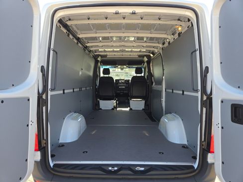 New 2025 Mercedes-Benz Sprinter 2500 image 12