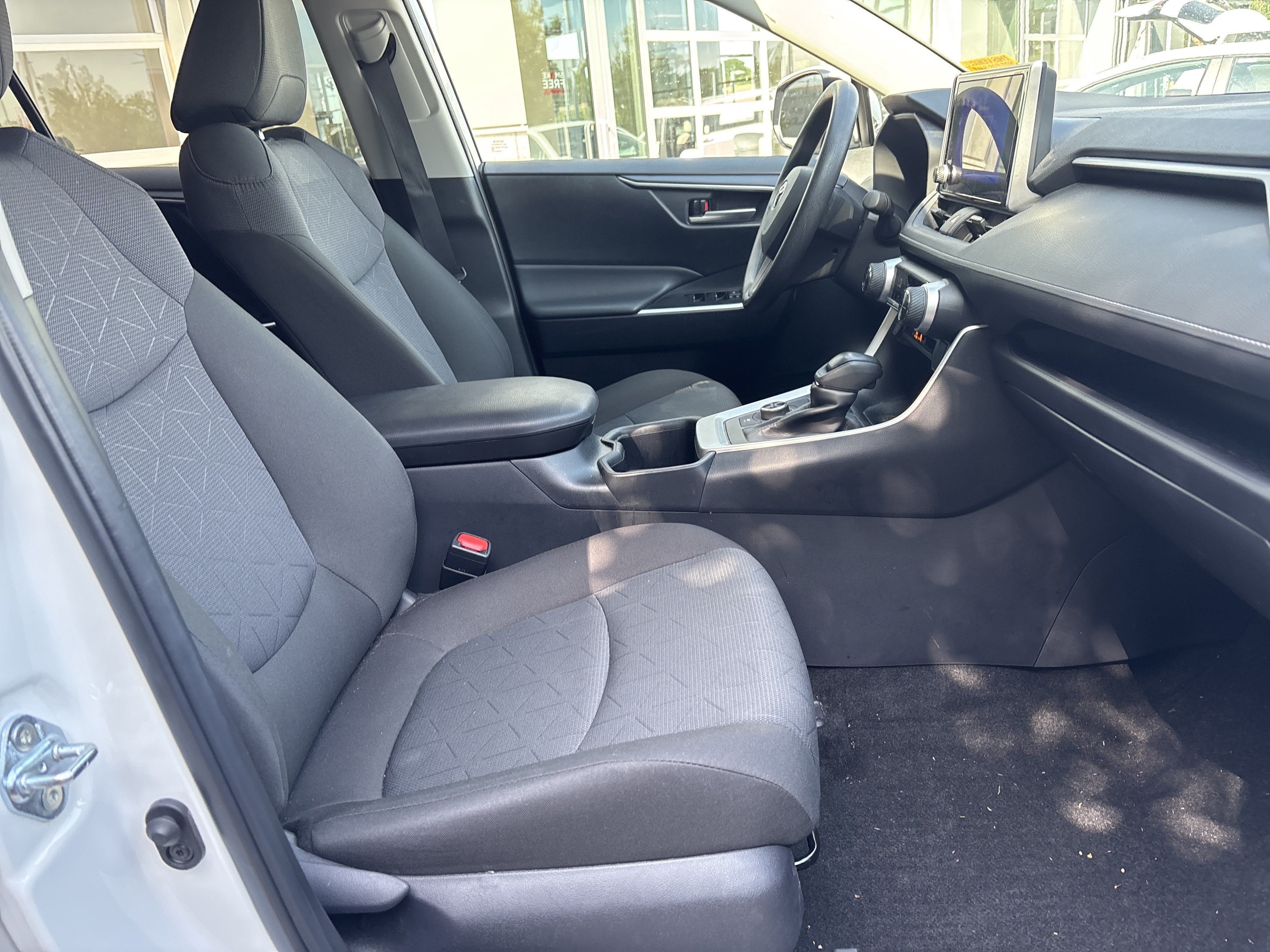 Used 2025 Toyota RAV4 XLE AWD/4WD image 28