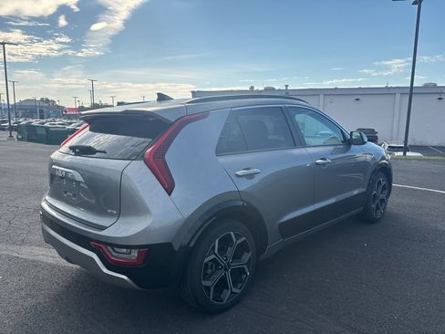 Used 2023 Kia Niro SX Touring FWD image 2