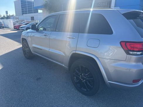 Used 2020 Jeep Grand Cherokee Altitude image 4