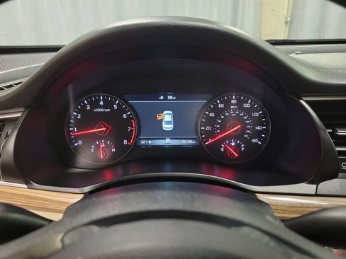 Used 2017 Kia Cadenza Premium FWD image 27