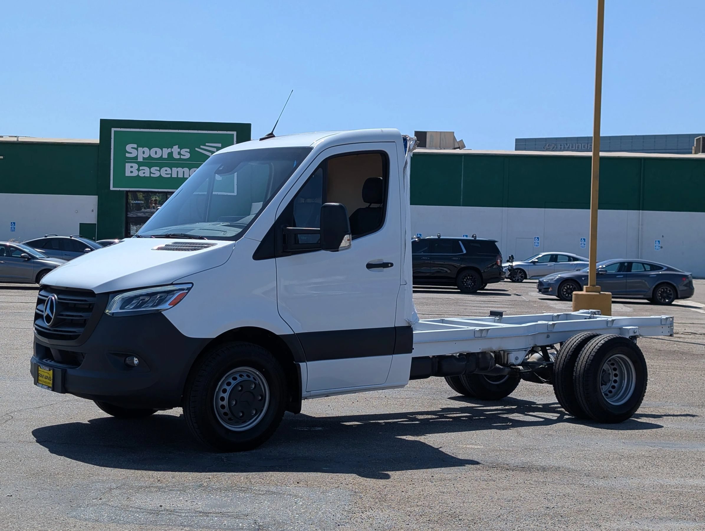 Used 2024 Mercedes-Benz Sprinter 4500 image 3
