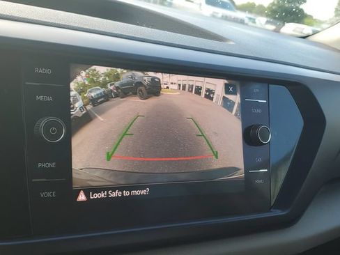 Used 2022 Volkswagen Taos SE FWD image 21