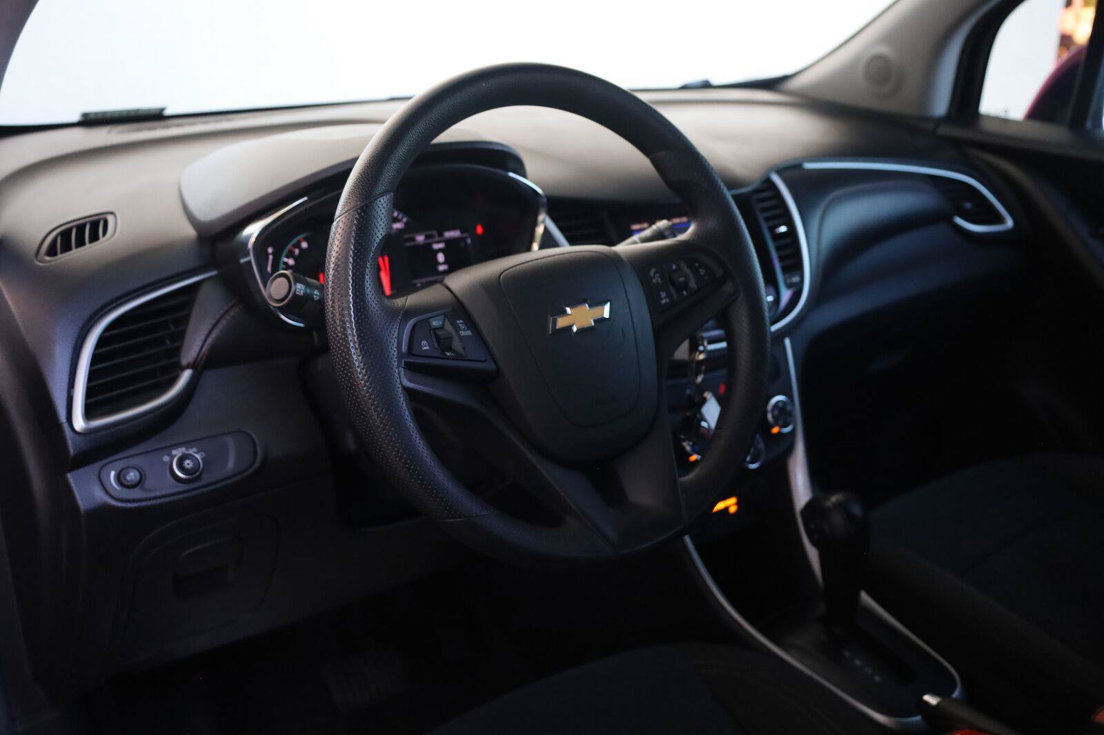 Used 2021 Chevrolet Trax LS w/ Tint and Cruise Package FWD image 16