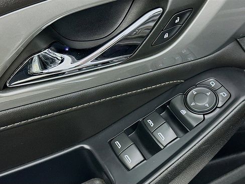 Used 2022 Chevrolet Traverse LT image 18