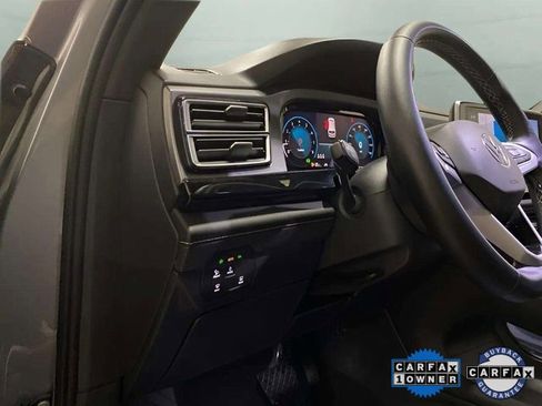 Used 2025 Volkswagen Atlas Cross Sport SE w/ Black Wheel Package image 15