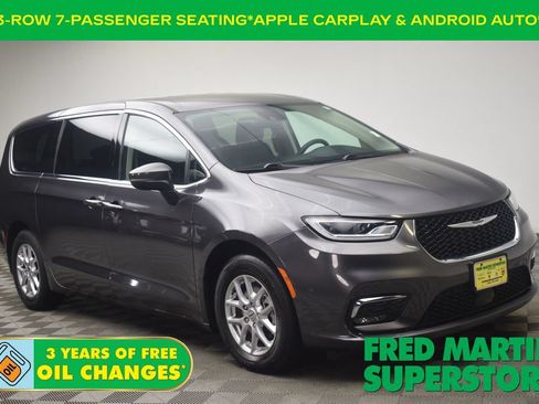 Used 2023 Chrysler Pacifica Touring-L FWD image 1
