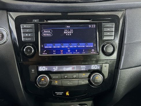 Used 2018 Nissan Rogue SV FWD image 19