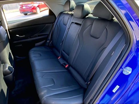 Used 2025 Hyundai Elantra Limited image 21