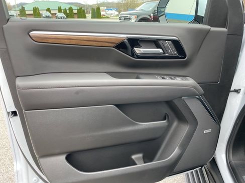 New 2026 Chevrolet Suburban High Country image 5