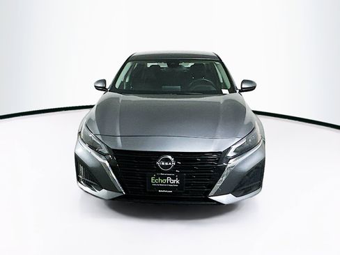 Used 2023 Nissan Altima 2.5 SV image 2