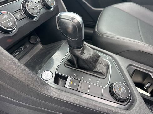Used 2020 Volkswagen Tiguan SE w/ Panoramic Sunroof Package image 31