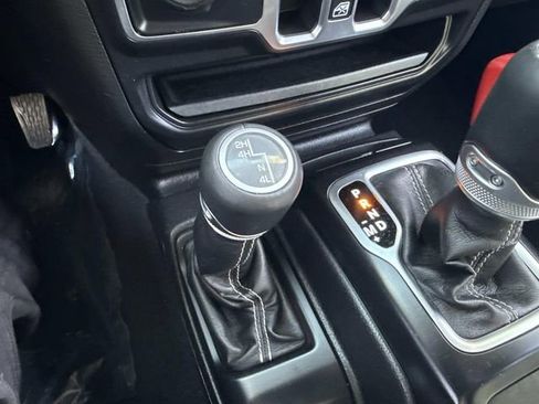 Used 2019 Jeep Wrangler Unlimited Sahara image 33