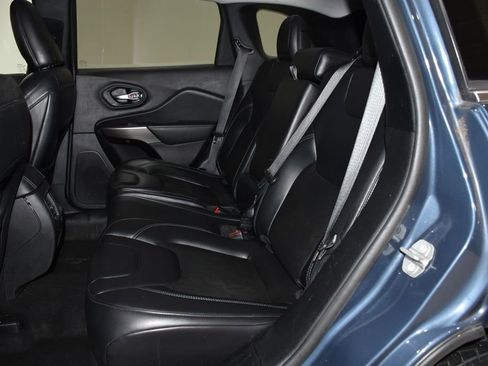 Used 2021 Jeep Cherokee Latitude Plus image 28