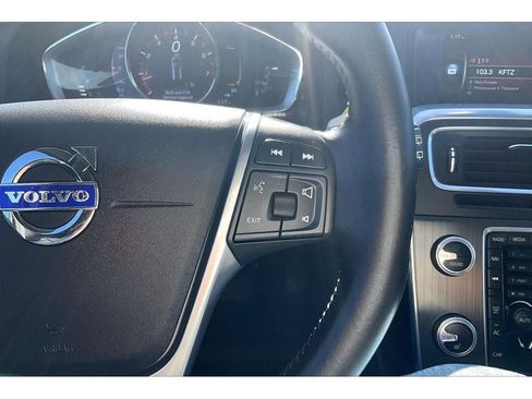 Used 2016 Volvo V60 T5 Cross Country w/ Convenience Package image 21