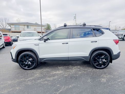 Used 2024 Volkswagen Taos SE w/ Taos Adventure Package image 23